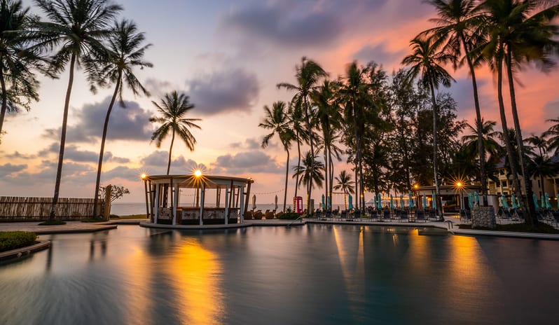 SAii Laguna Phuket Food Beverage Mr Tomyam Sunset